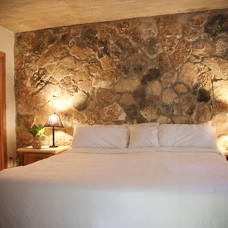 Tingum Village Hotel Dunmore Town Buitenkant foto