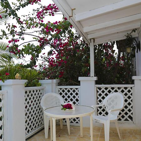 Tingum Village Hotel Dunmore Town Buitenkant foto