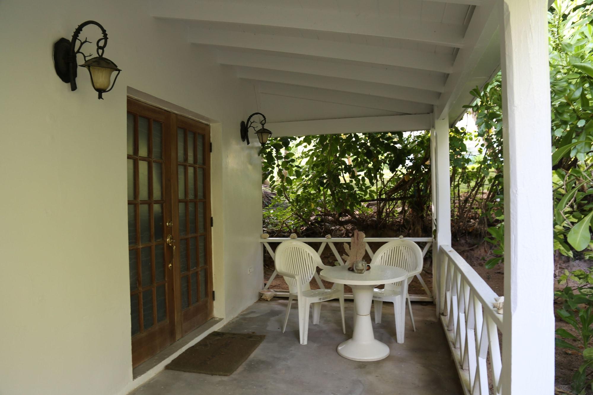 Tingum Village Hotel Dunmore Town Buitenkant foto