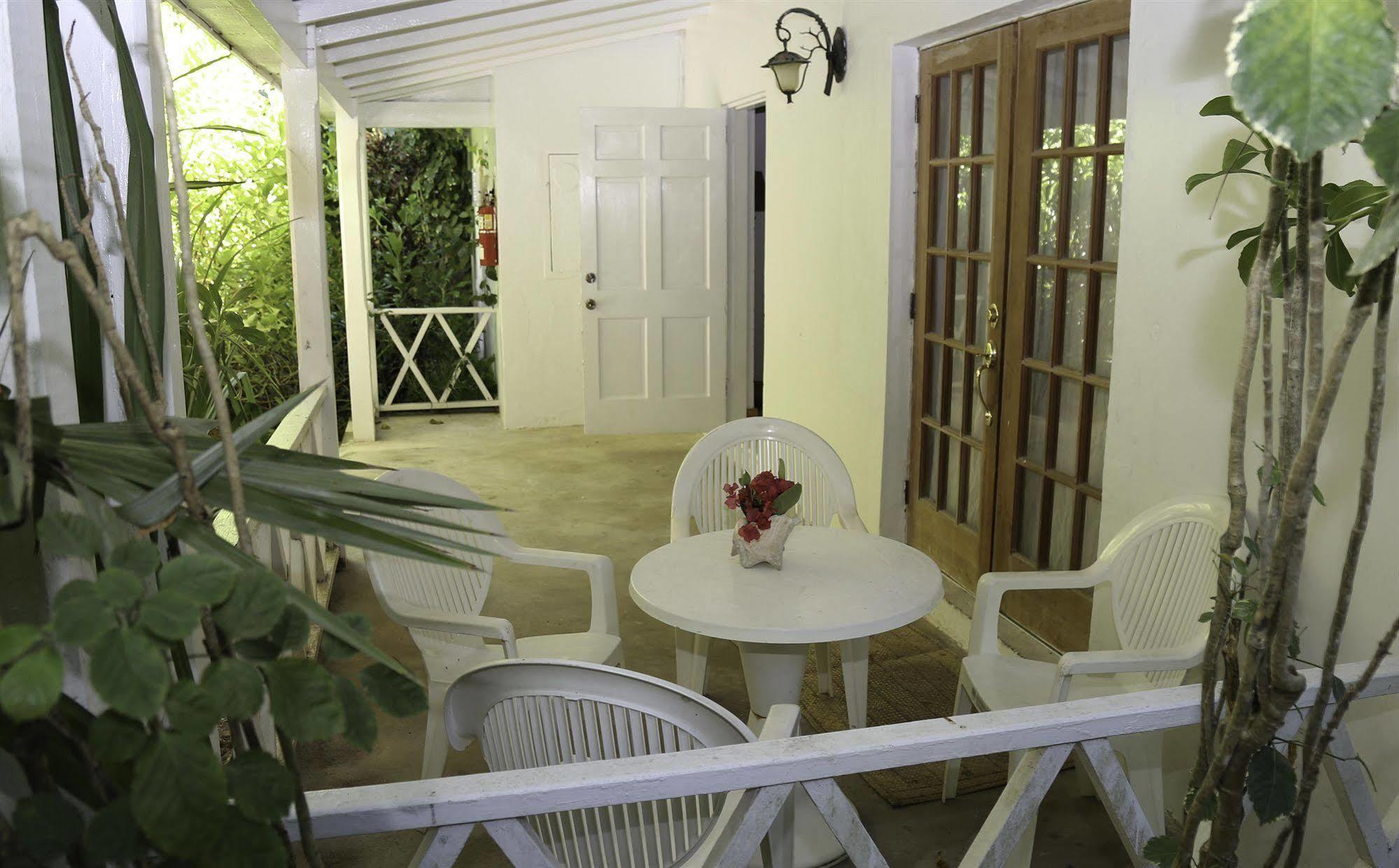 Tingum Village Hotel Dunmore Town Buitenkant foto