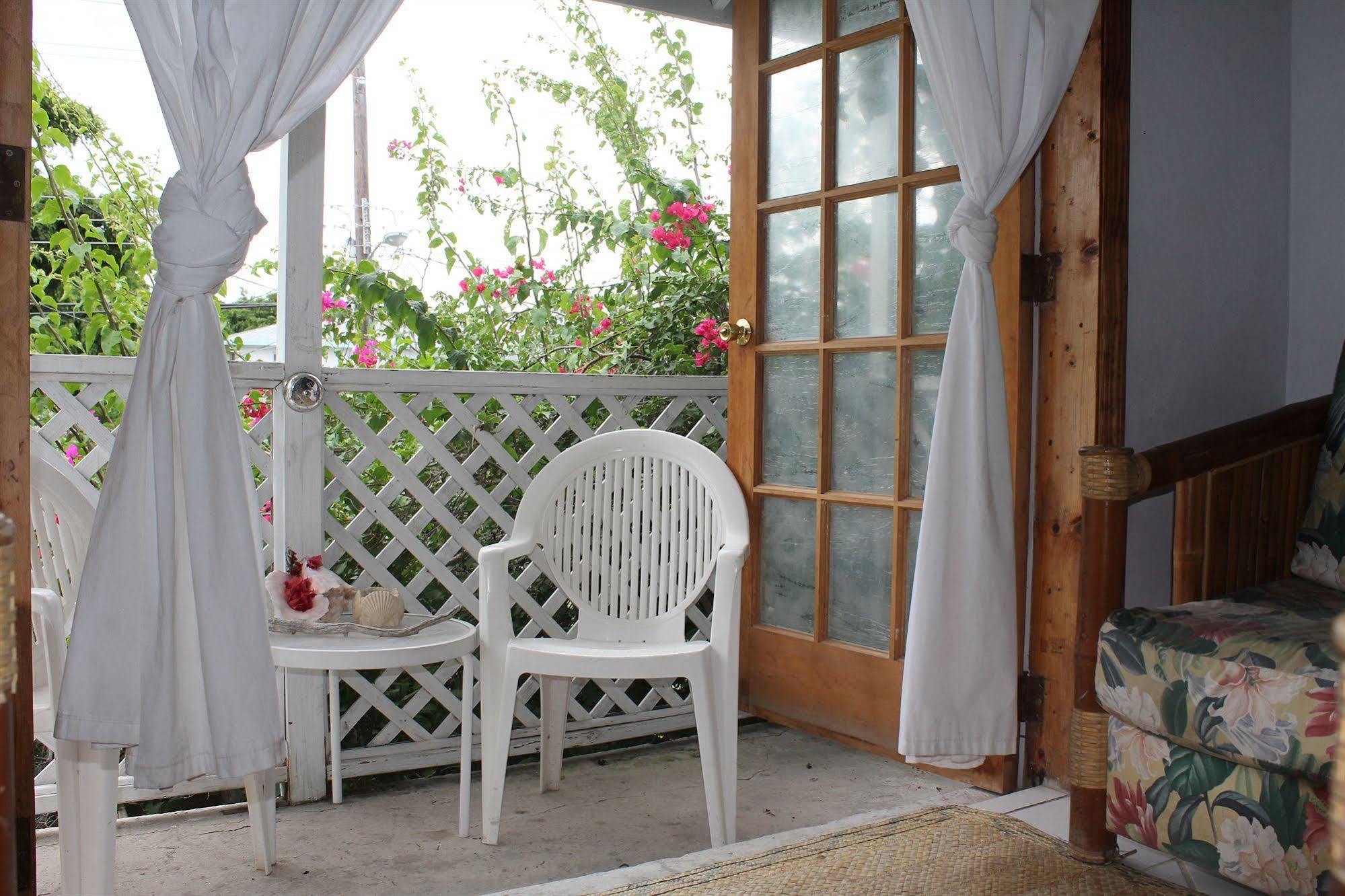 Tingum Village Hotel Dunmore Town Buitenkant foto