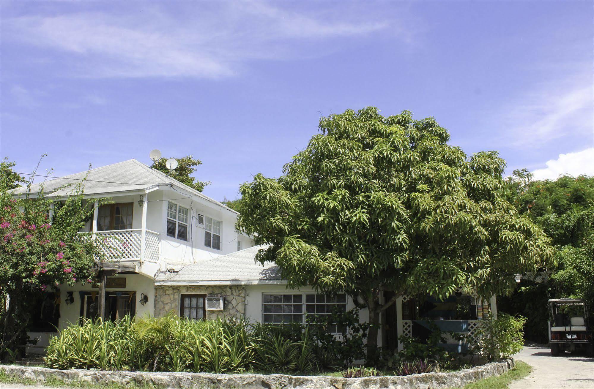 Tingum Village Hotel Dunmore Town Buitenkant foto