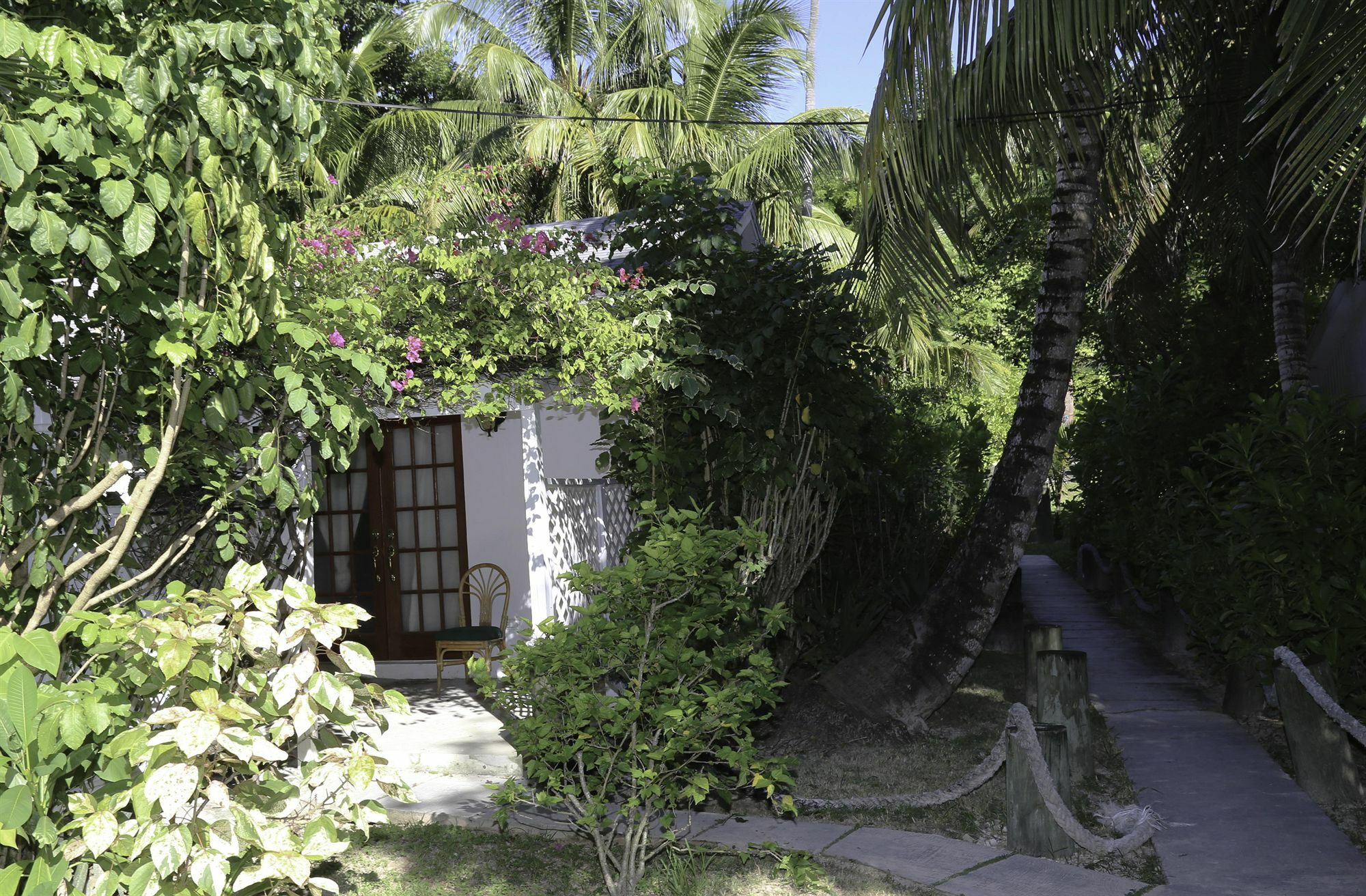 Tingum Village Hotel Dunmore Town Buitenkant foto